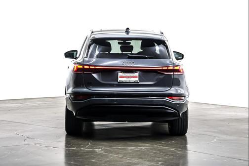 2025 Audi Q6 e-tron Premium quattro