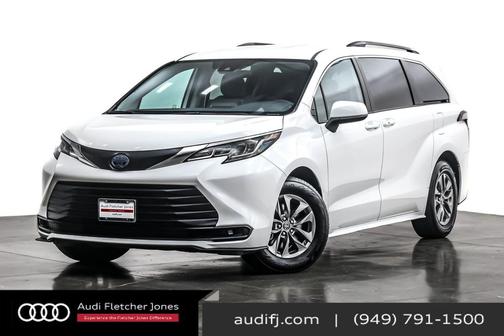 2023 Toyota Sienna LE