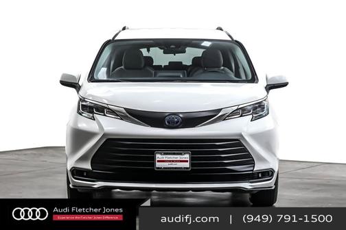 2023 Toyota Sienna LE