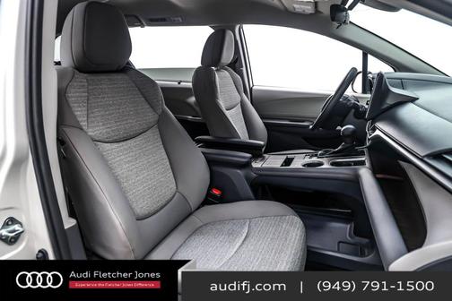 2023 Toyota Sienna LE