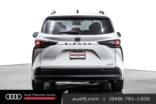 2023 Toyota Sienna LE