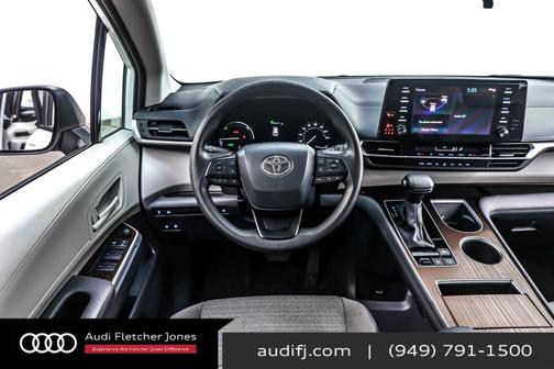 2023 Toyota Sienna LE