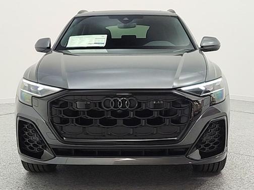 Daytona Gray Pearl Effect 2026 Audi Q8 55 Premium Plus