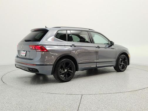 Platinum Gray Metallic 2024 Volkswagen Tiguan 2.0T SE R-Line Black
