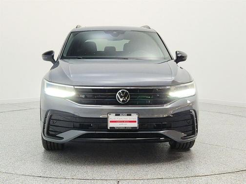 Platinum Gray Metallic 2024 Volkswagen Tiguan 2.0T SE R-Line Black