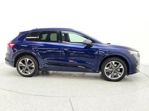 Navarra Blue Metallic 2023 Audi Q4 e-tron Prestige 50 quattro