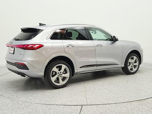 Florett Silver Metallic 2026 Audi Q5 Premium Plus TFSI quattro S tronic