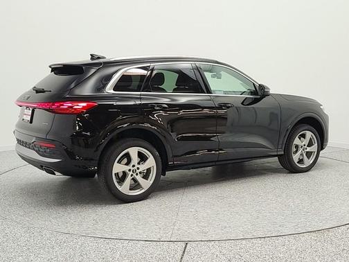 Mythos Black Metallic 2026 Audi Q5 Premium Plus TFSI quattro S tronic