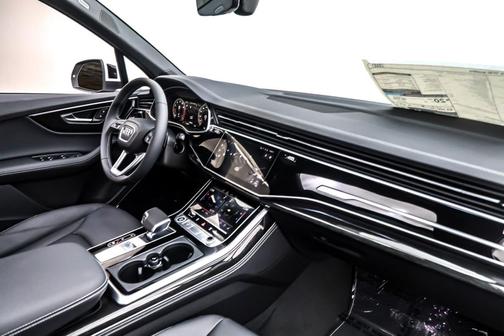 2025 Audi Q7 55 Premium Plus