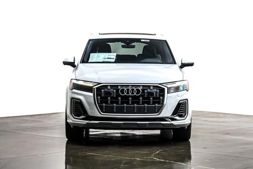 2025 Audi Q7 55 Premium Plus