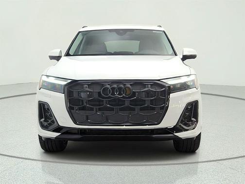 Glacier White Metallic 2026 Audi Q7 55 Premium Plus