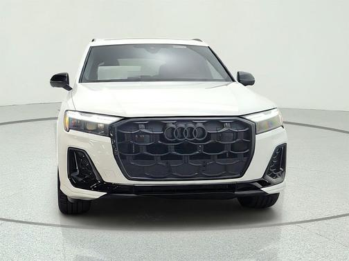 Carrara White 2026 Audi SQ7 4.0T Prestige