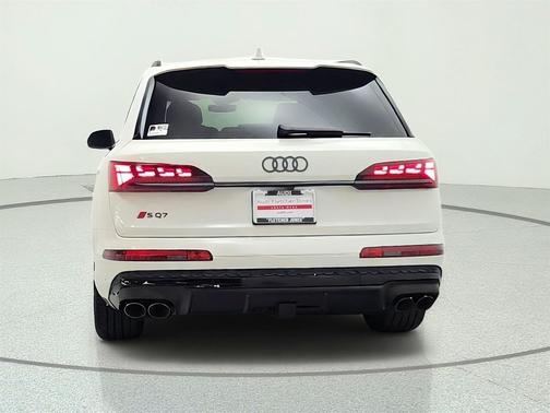 Carrara White 2026 Audi SQ7 4.0T Prestige