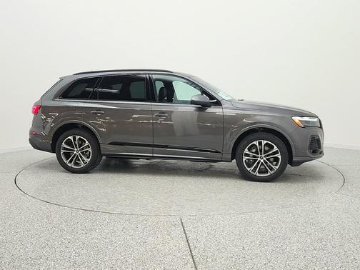 Samurai Gray Metallic 2026 Audi Q7 45 Premium