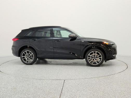 Mythos Black Metallic 2026 Audi Q5 Premium Plus TFSI quattro S tronic