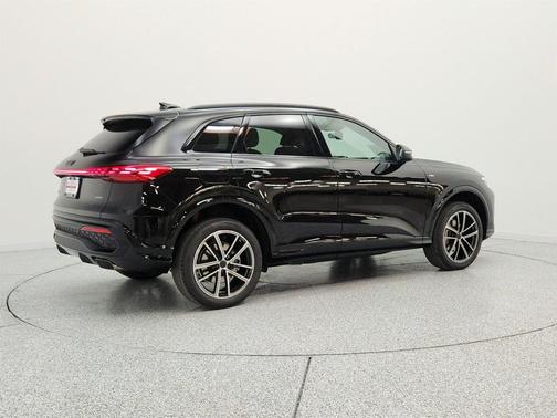 Mythos Black Metallic 2026 Audi Q5 Premium Plus TFSI quattro S tronic