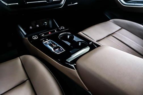 2025 Audi Q6 e-tron Premium quattro