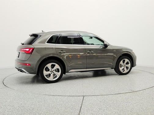 Chronos Gray Metallic 2023 Audi Q5 45 S line Premium Plus