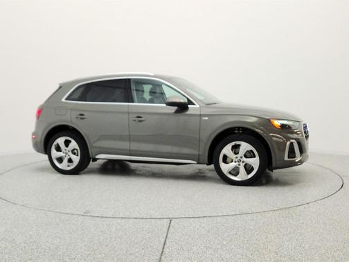 Chronos Gray Metallic 2023 Audi Q5 45 S line Premium Plus