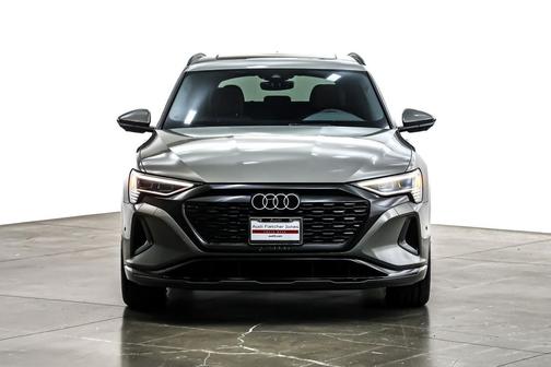 2024 Audi Q8 e-tron Premium Plus