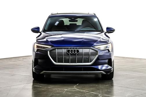 2022 Audi e-tron Premium