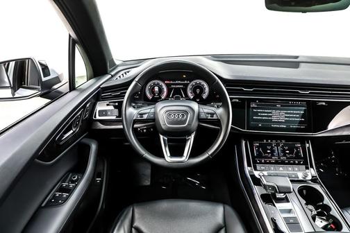 2023 Audi Q7 55 Premium Plus