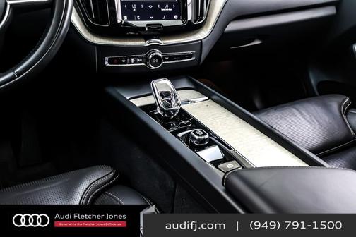 2022 Volvo XC60 Recharge Plug-In Hybrid T8 Inscription