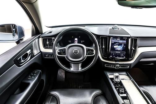 2022 Volvo XC60 Recharge Plug-In Hybrid T8 Inscription