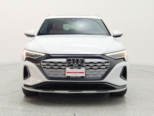 Glacier White Metallic 2024 Audi Q8 e-tron Premium Plus