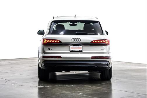 2023 Audi Q7 45 Premium Plus
