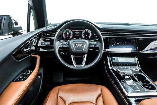 2023 Audi Q7 45 Premium Plus