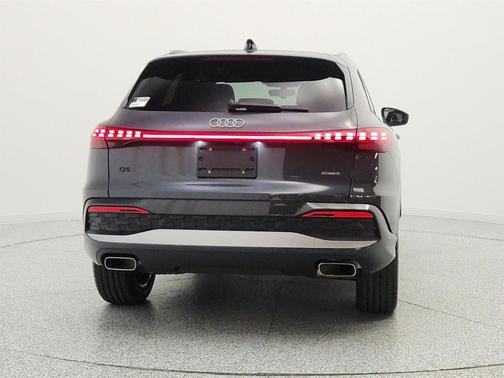 Tambora Gray Metallic 2026 Audi Q5 Premium Plus TFSI quattro S tronic