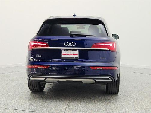 Navarra Blue Metallic 2021 Audi Q5 45 Premium Plus