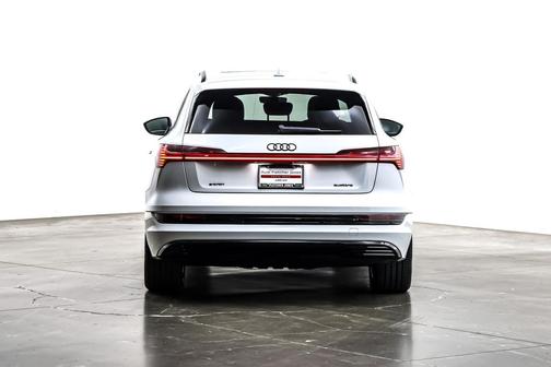 2022 Audi e-tron Premium