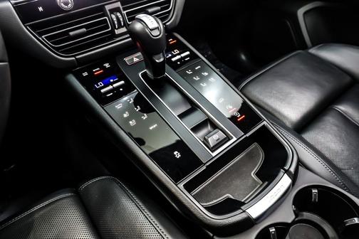 2024 Porsche Macan AWD