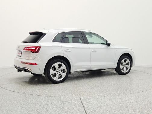 Glacier White Metallic 2025 Audi Q5 45 S line Premium Plus