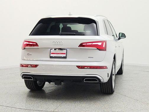 Glacier White Metallic 2025 Audi Q5 45 S line Premium Plus