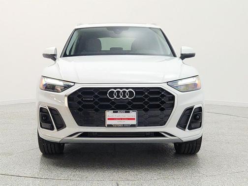 Glacier White Metallic 2025 Audi Q5 45 S line Premium Plus