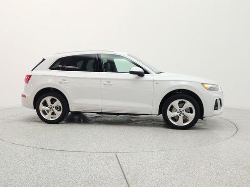 Glacier White Metallic 2025 Audi Q5 45 S line Premium Plus