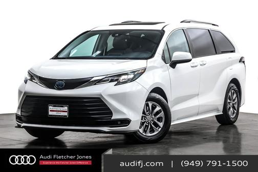 2024 Toyota Sienna LE