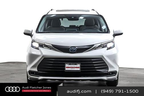 2024 Toyota Sienna LE