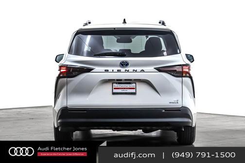 2024 Toyota Sienna LE