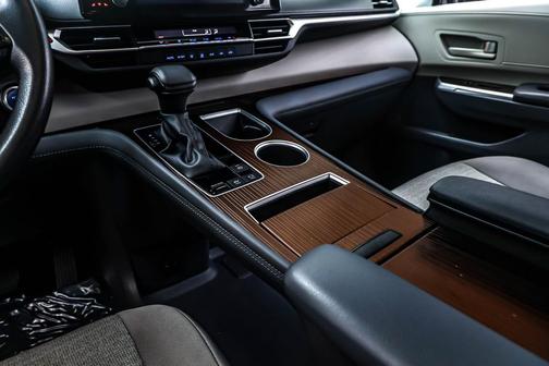 2024 Toyota Sienna LE