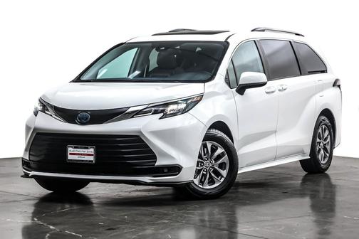 2024 Toyota Sienna LE