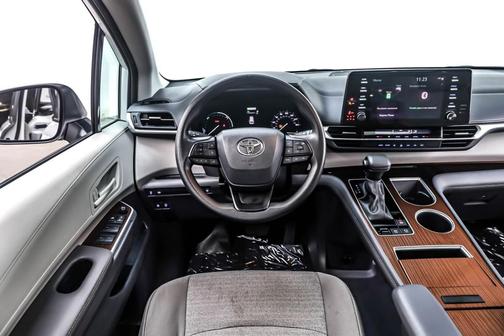 2024 Toyota Sienna LE
