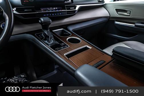 2024 Toyota Sienna LE