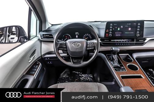 2024 Toyota Sienna LE