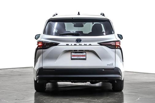 2024 Toyota Sienna LE