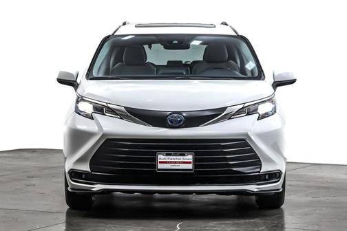 2024 Toyota Sienna LE