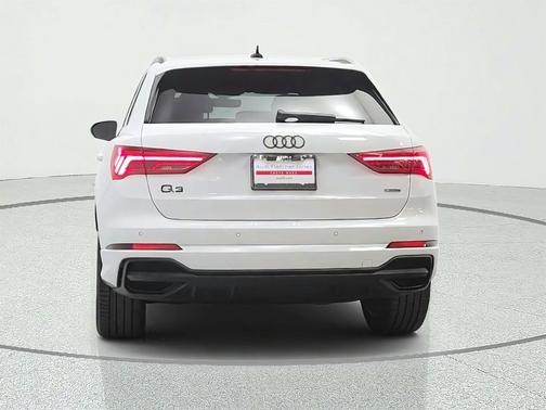 Glacier White Metallic 2025 Audi Q3 Premium 45 TFSI S line quattro Tiptronic